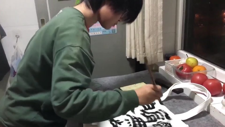 抽帧 · 案头